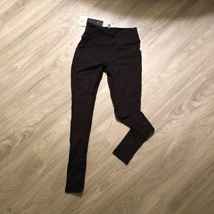 Lululemon NEVER WORN wunder under stirrup size 4